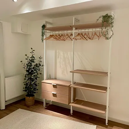 Penthouse With Kitchen, Roofgarden And Parking Apartment München