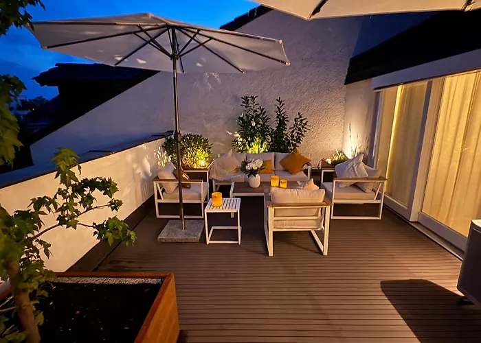 Penthouse With Kitchen, Roofgarden And Parking Apartment München