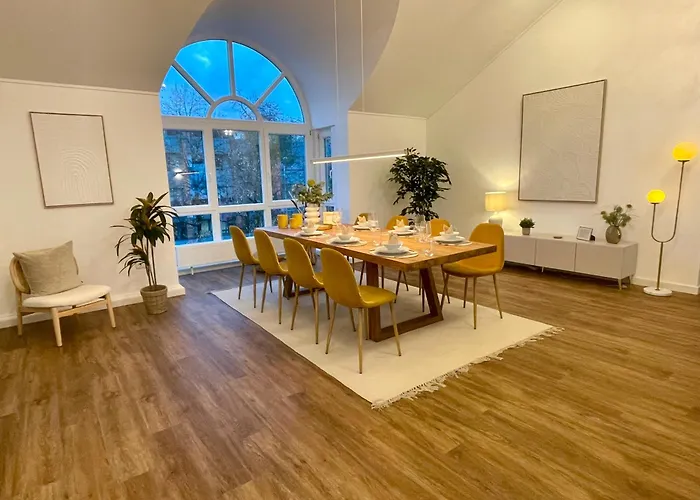 Penthouse With Kitchen, Roofgarden And Parking * München