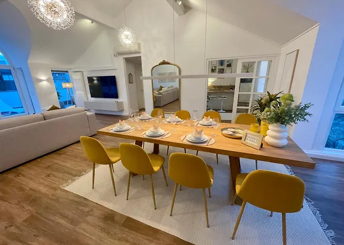 Penthouse With Kitchen, Roofgarden And Parking Apartment